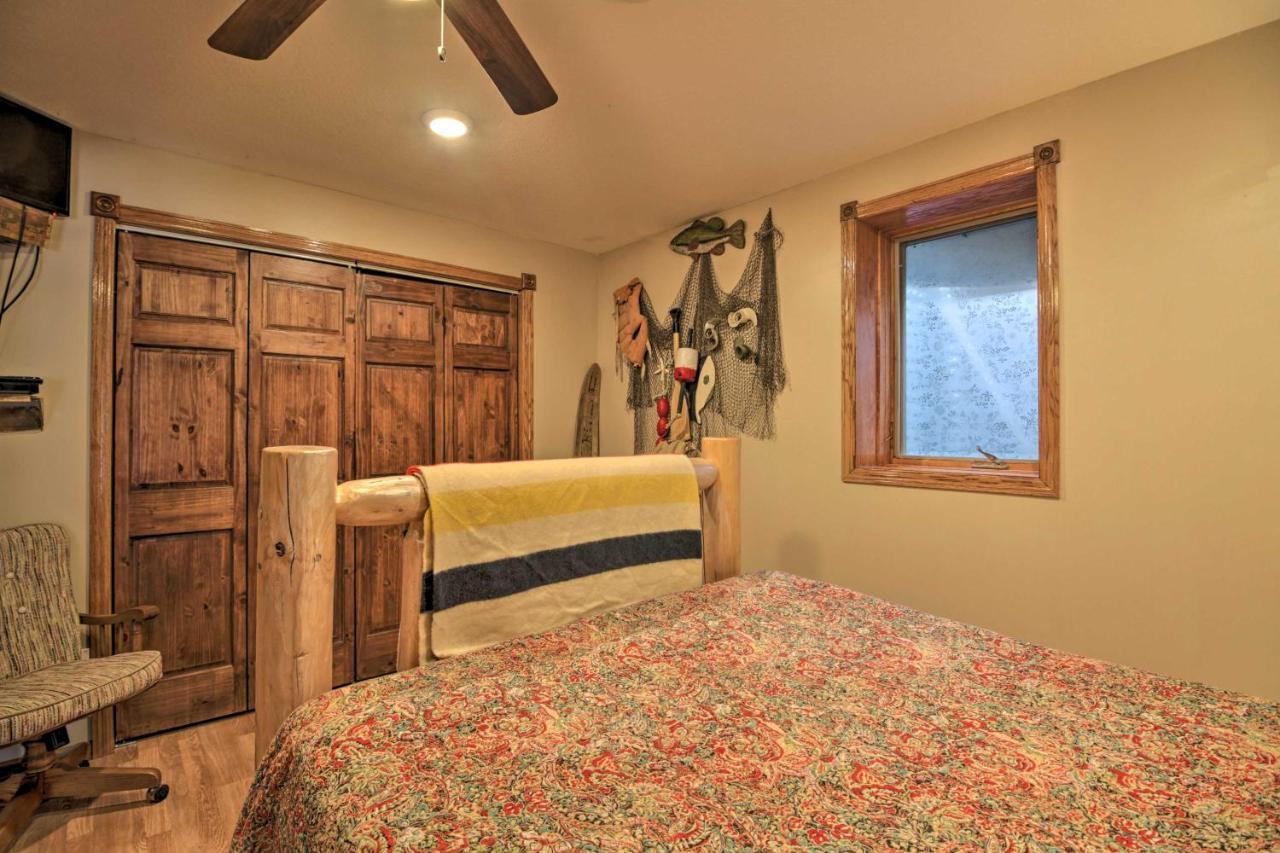 Lakefront Deer River Apt With Dock, Fire Pit And Patio Bagian luar foto